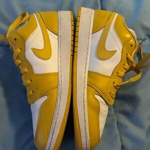 Jordan 1 Low - Yellow and White Sneakers aka Pollen 1s